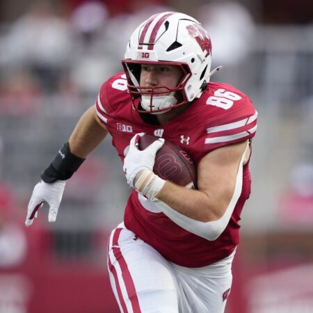 Wisconsin Badgers vs Oregon Ducks Prediction for 10/25/2025 College Football Picks, Best Bets & Odds