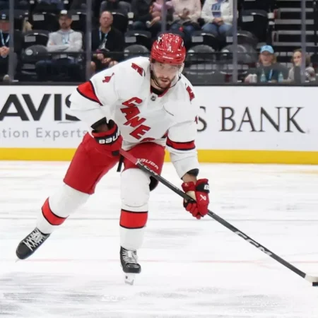 Carolina Hurricanes at Tampa Bay Lightning Prediction for 12/20/2025 NHL Picks, Best Bets & Odds