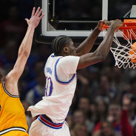 Davidson Wildcats vs Kansas Jayhawks Prediction for College Basketball Picks, Best Bets & Odds on 12/22/2025