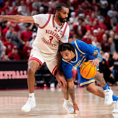 Oregon Ducks vs UCLA Bruins Prediction for 12/6/2025 College Basketball Picks, Best Bets & Odds