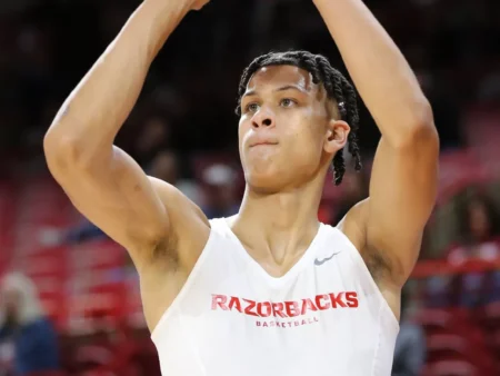 Queens Royals vs Arkansas Razorbacks College Basketball Predictions, Picks, Best Bets & Odds for 12/16/2025