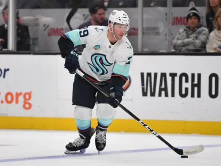 Nashville Predators vs Seattle Kraken Predictions, NHL Picks, Best Bets & Odds for 3/10/2026