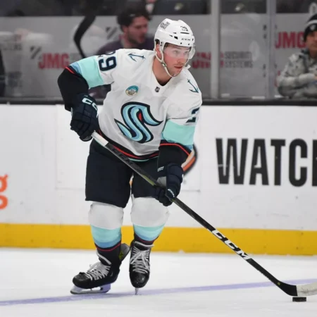 Nashville Predators vs Seattle Kraken Predictions, NHL Picks, Best Bets & Odds for 3/10/2026